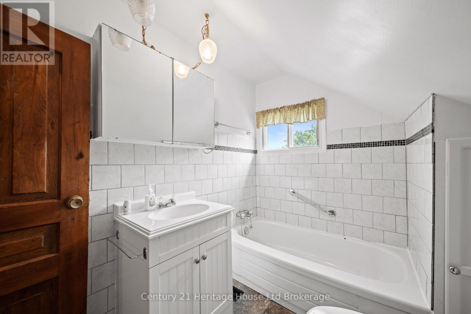 16 Arthur Street, Woodstock (Woodstock - North), Ontario  N4S 7H1 - Photo 13 - X12458187