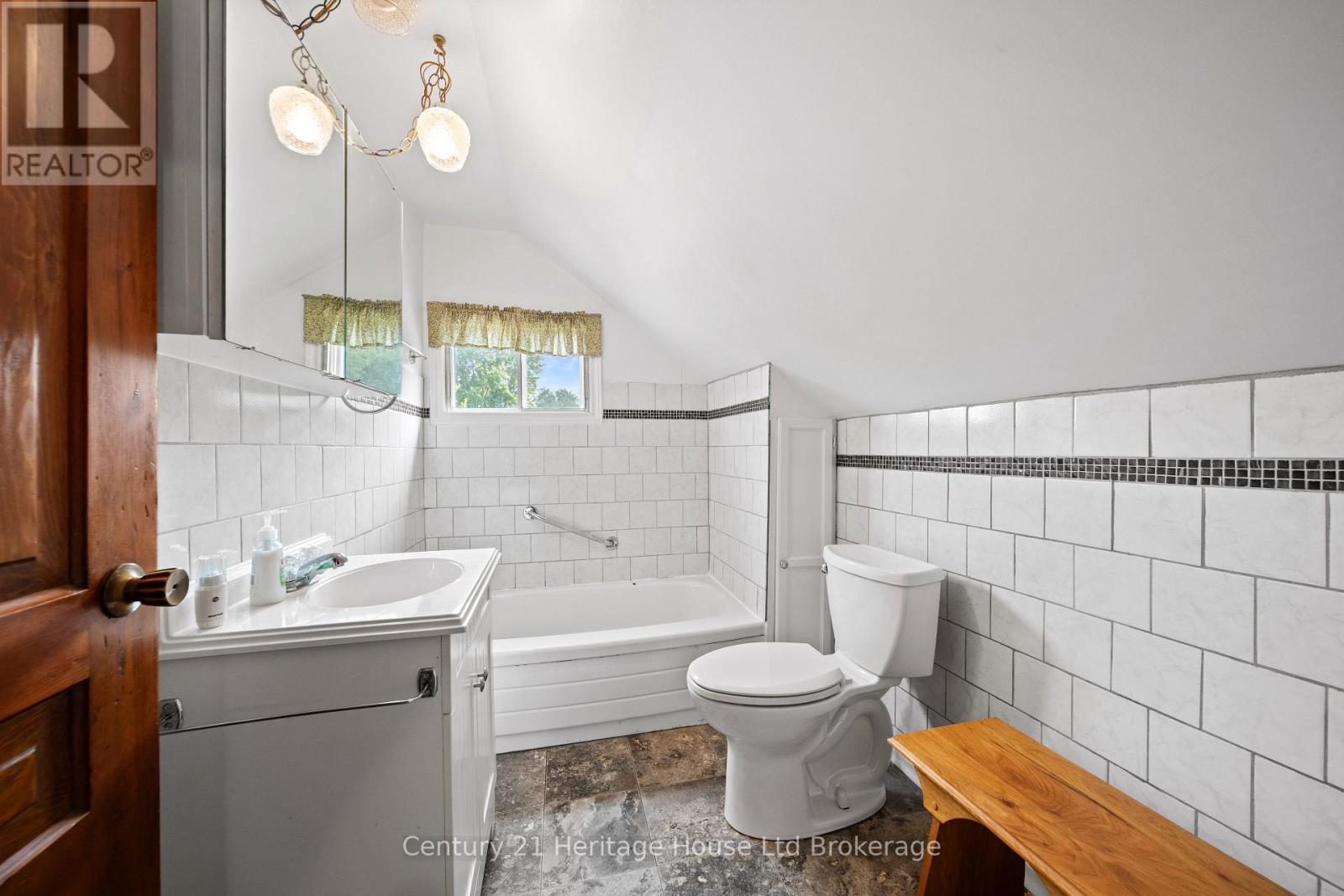 16 Arthur Street, Woodstock (Woodstock - North), Ontario  N4S 7H1 - Photo 14 - X12458187