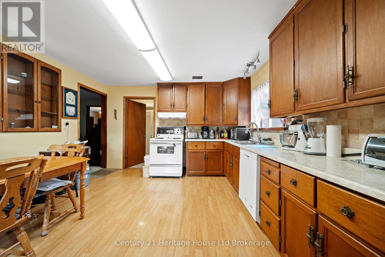 16 Arthur Street, Woodstock (Woodstock - North), Ontario  N4S 7H1 - Photo 7 - X12458187