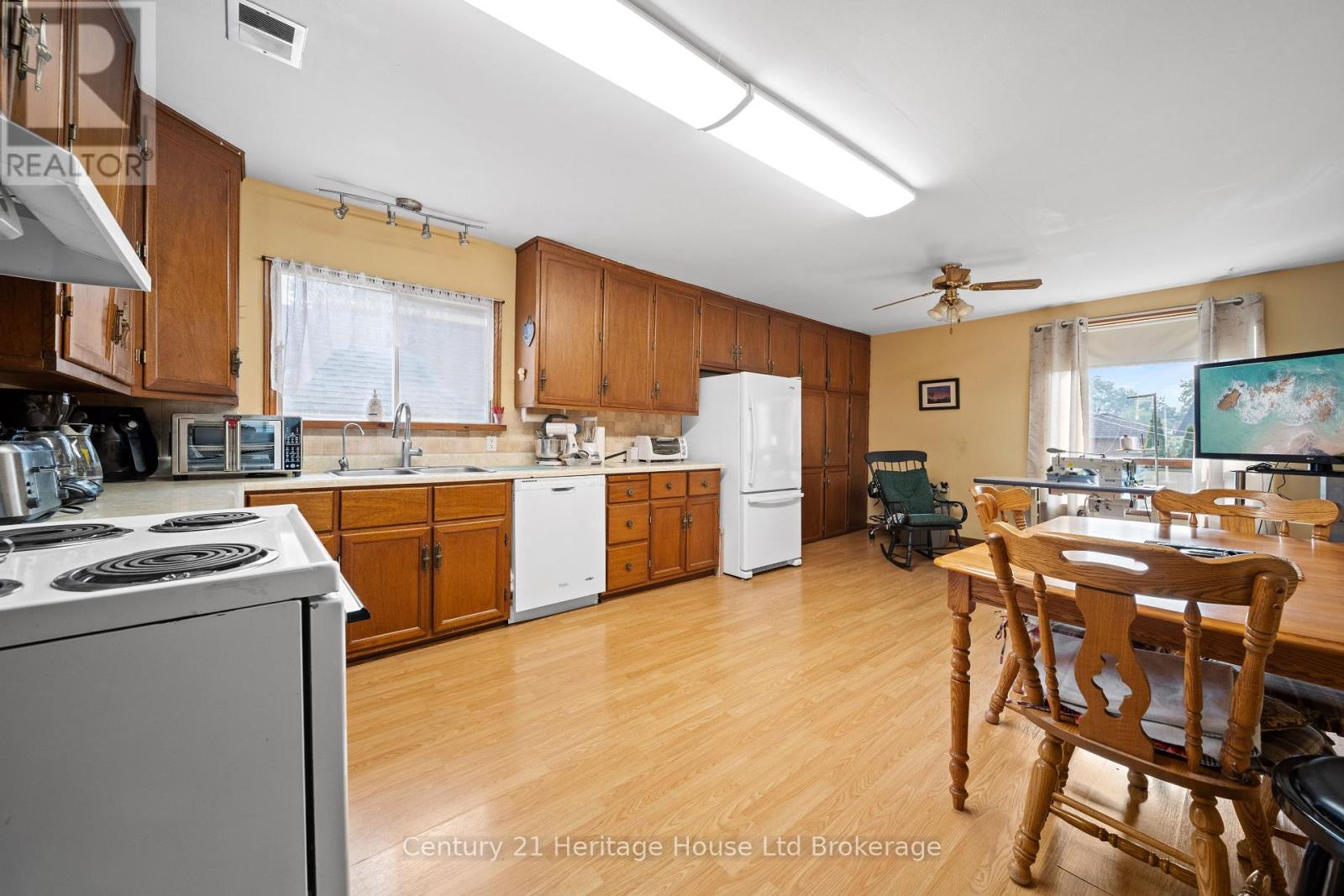 16 Arthur Street, Woodstock (Woodstock - North), Ontario  N4S 7H1 - Photo 8 - X12458187