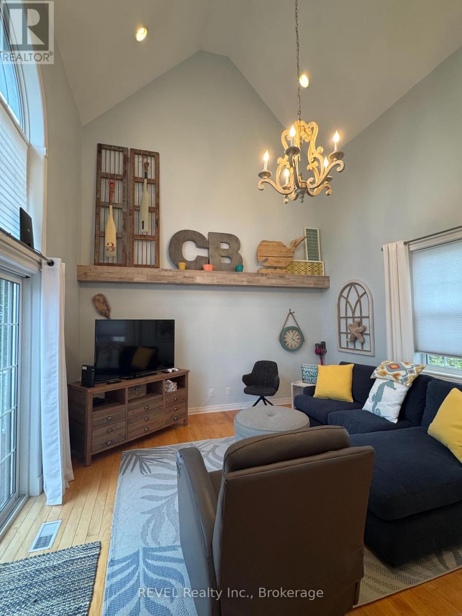 37 Newport Beach Boulevard, Fort Erie, Ontario  L0S 1B0 - Photo 12 - X12458179