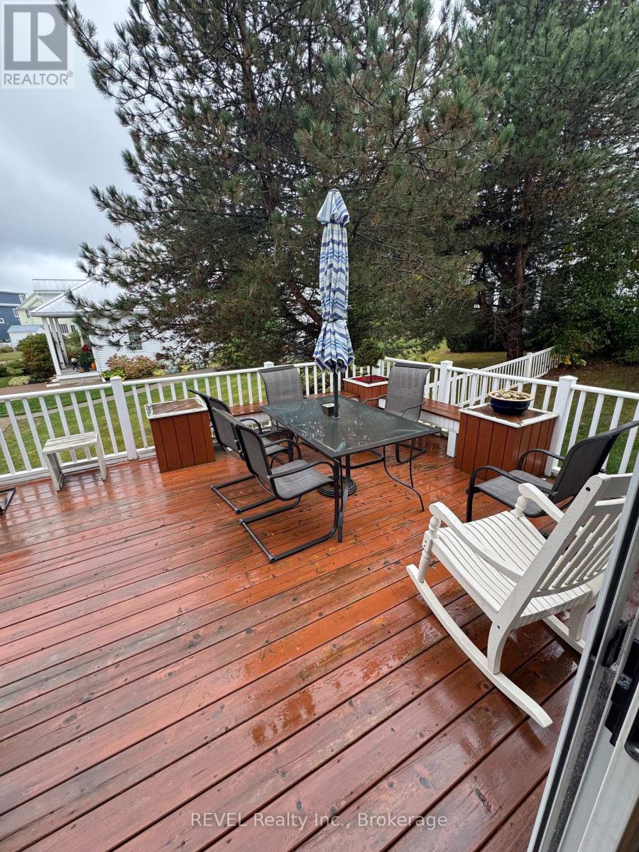 37 Newport Beach Boulevard, Fort Erie, Ontario  L0S 1B0 - Photo 14 - X12458179