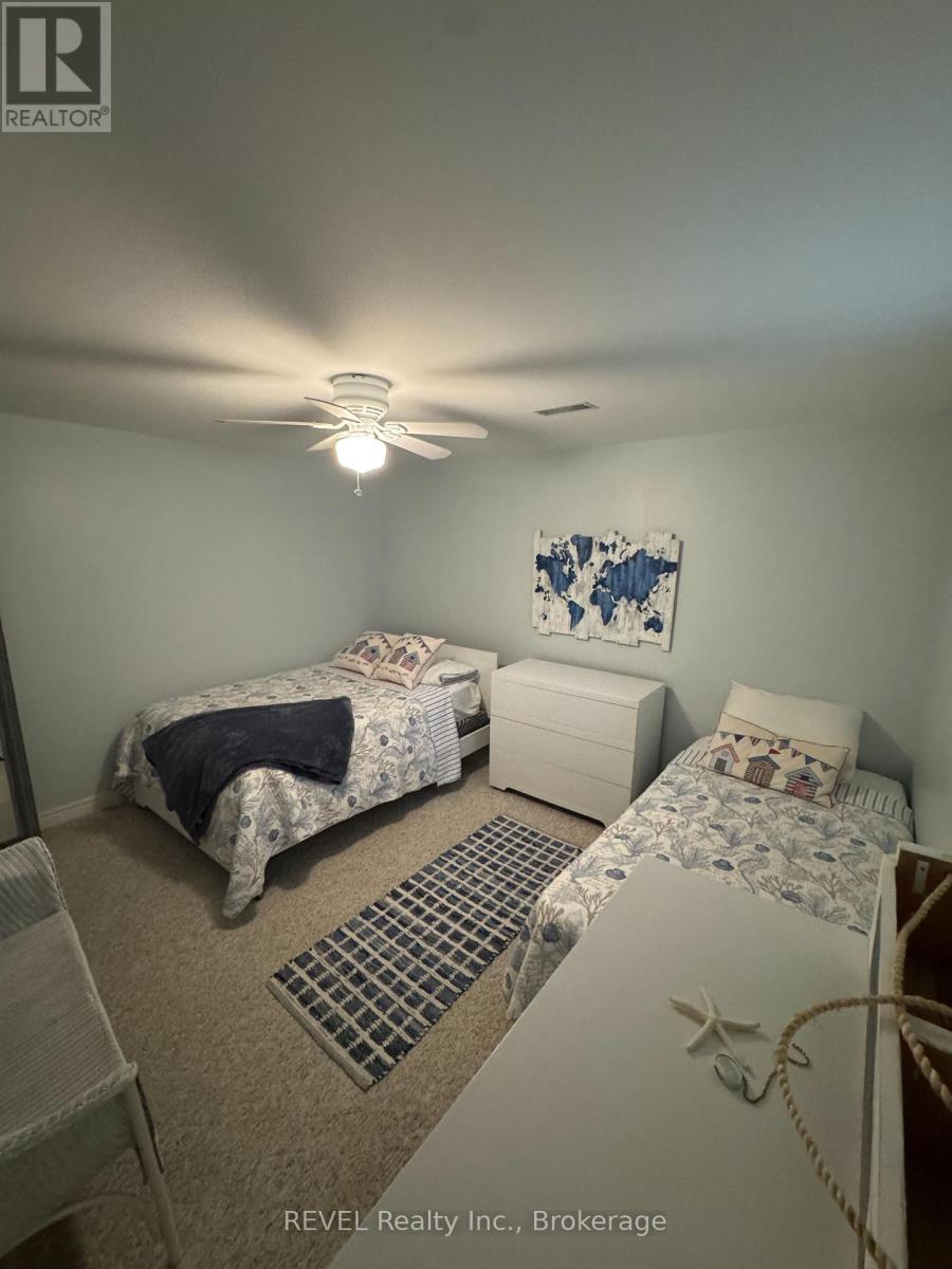 37 Newport Beach Boulevard, Fort Erie, Ontario  L0S 1B0 - Photo 18 - X12458179