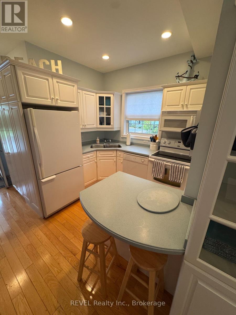 37 Newport Beach Boulevard, Fort Erie, Ontario  L0S 1B0 - Photo 7 - X12458179