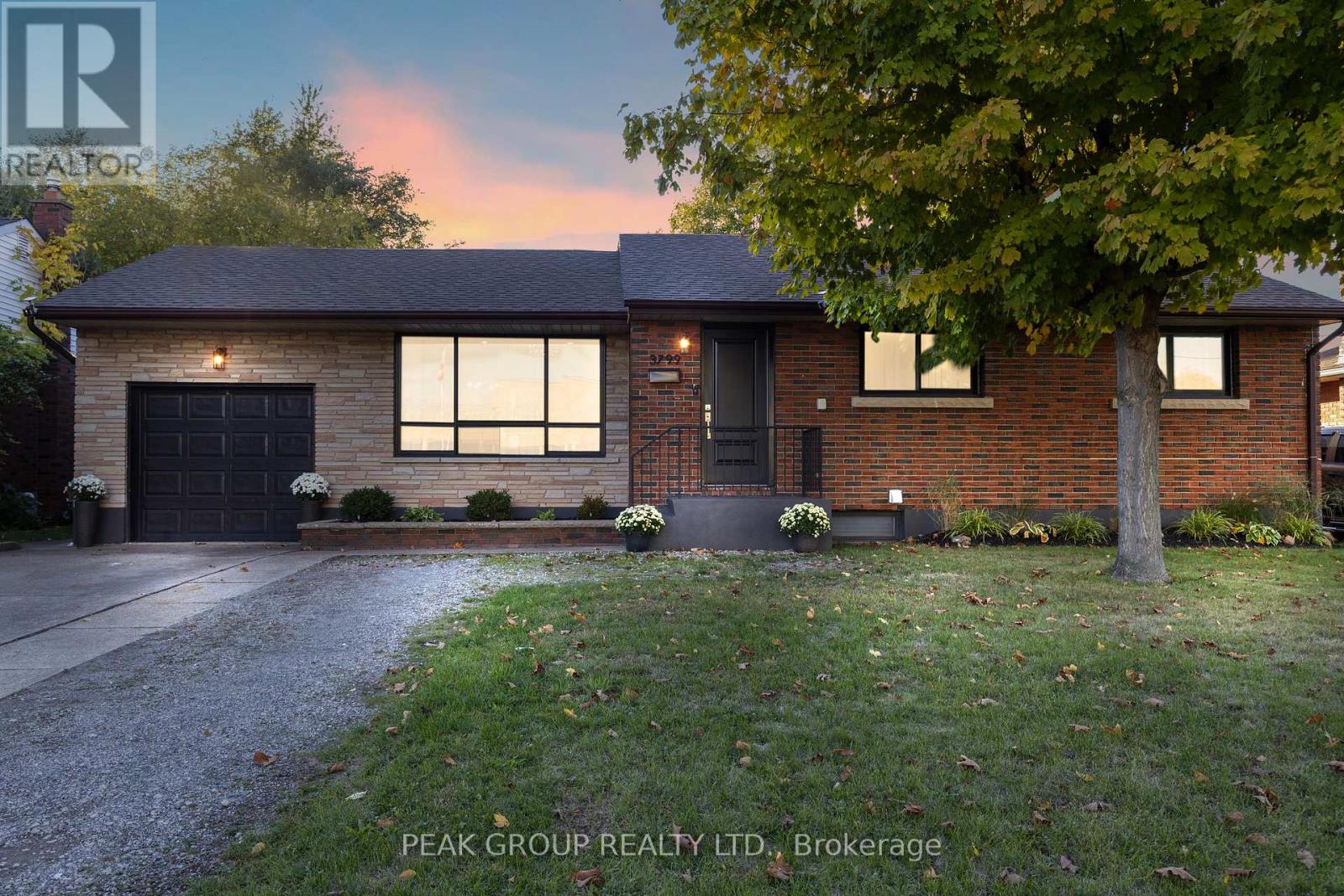 3799 Windermere Road, Niagara Falls, Ontario  L2J 2Y4 - Photo 1 - X12458181