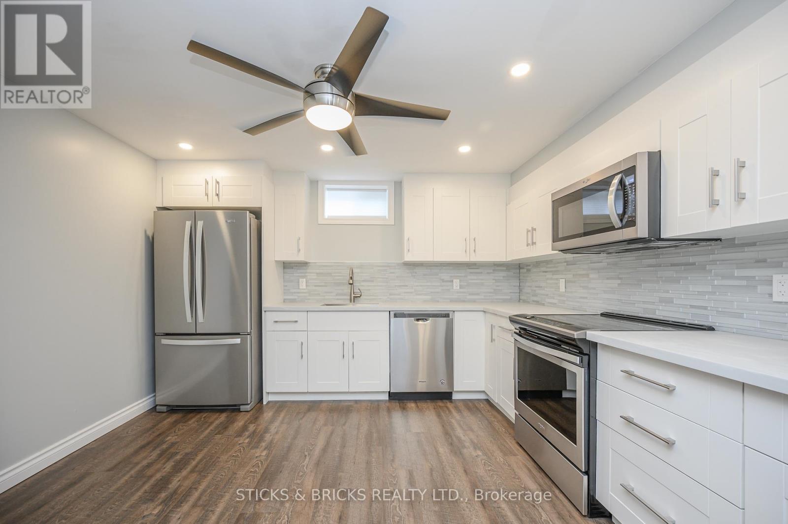 7102 Burbank Crescent, Niagara Falls, Ontario  L2J 4E7 - Photo 26 - X12458186