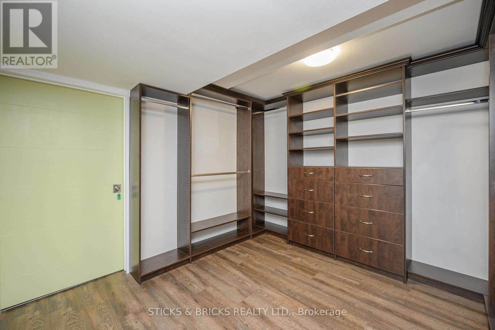 7102 Burbank Crescent, Niagara Falls, Ontario  L2J 4E7 - Photo 33 - X12458186