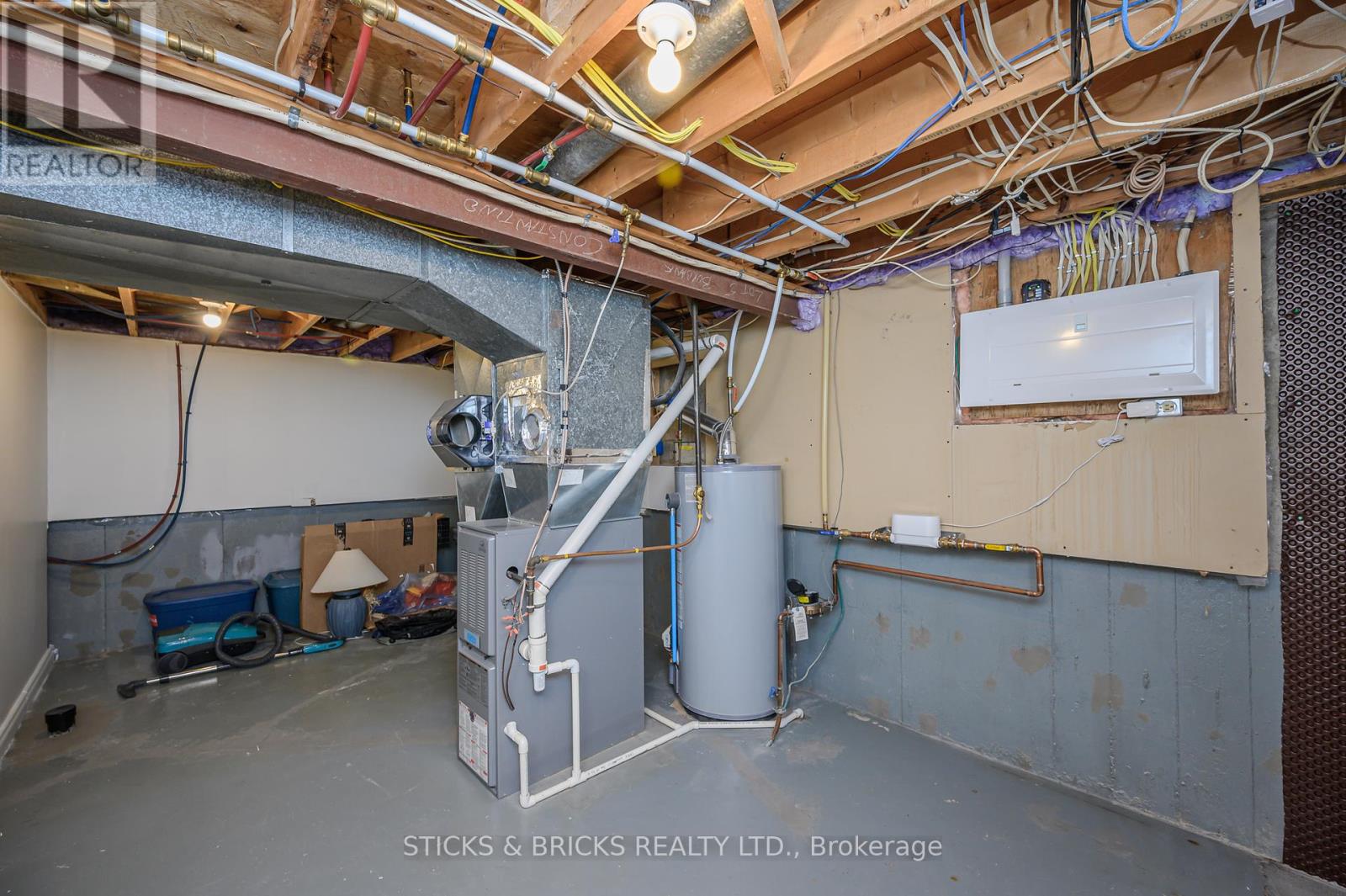 7102 Burbank Crescent, Niagara Falls, Ontario  L2J 4E7 - Photo 34 - X12458186