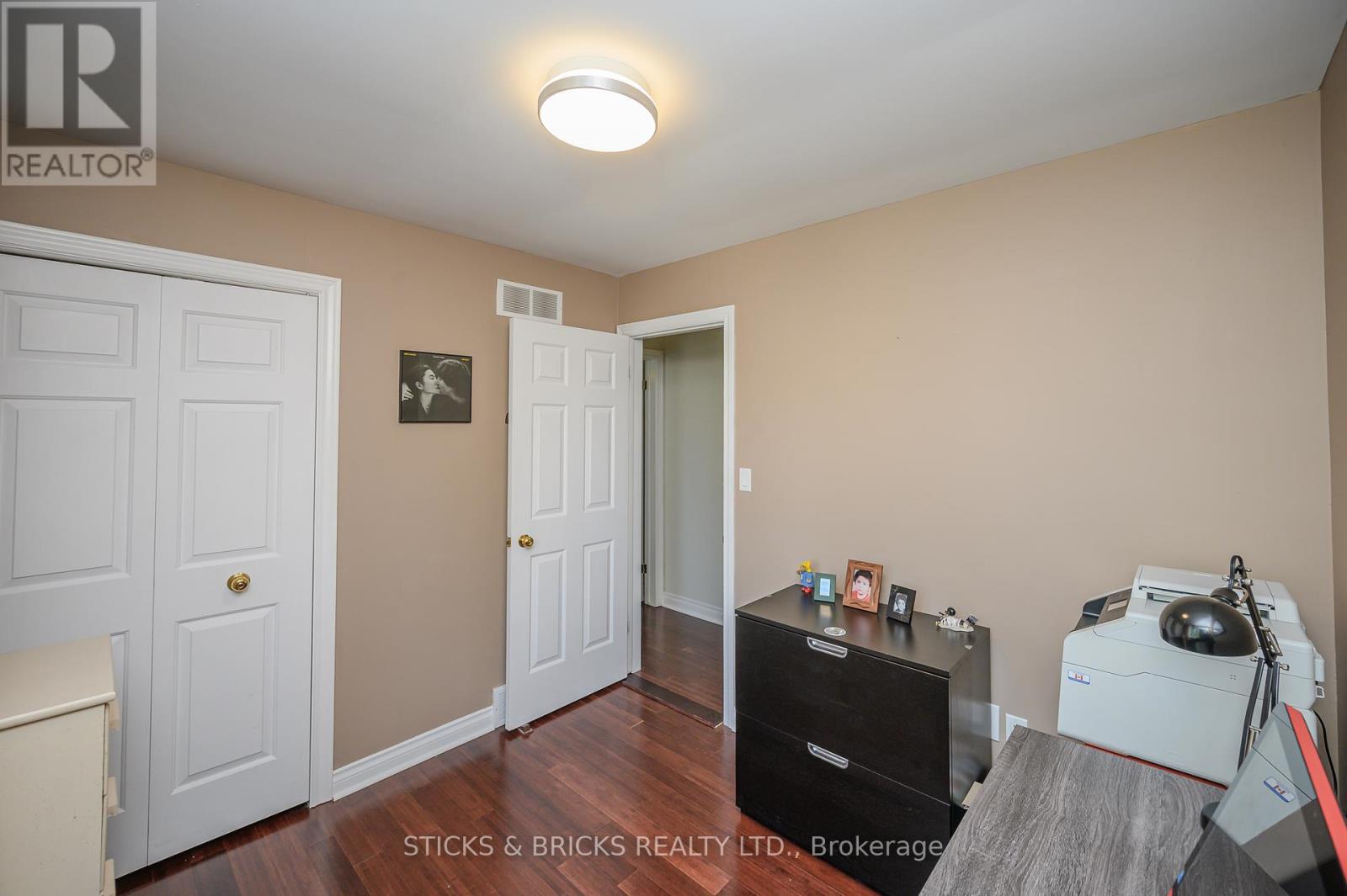 7102 Burbank Crescent, Niagara Falls, Ontario  L2J 4E7 - Photo 40 - X12458186