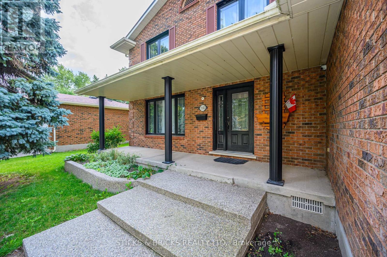 7102 Burbank Crescent, Niagara Falls, Ontario  L2J 4E7 - Photo 5 - X12458186