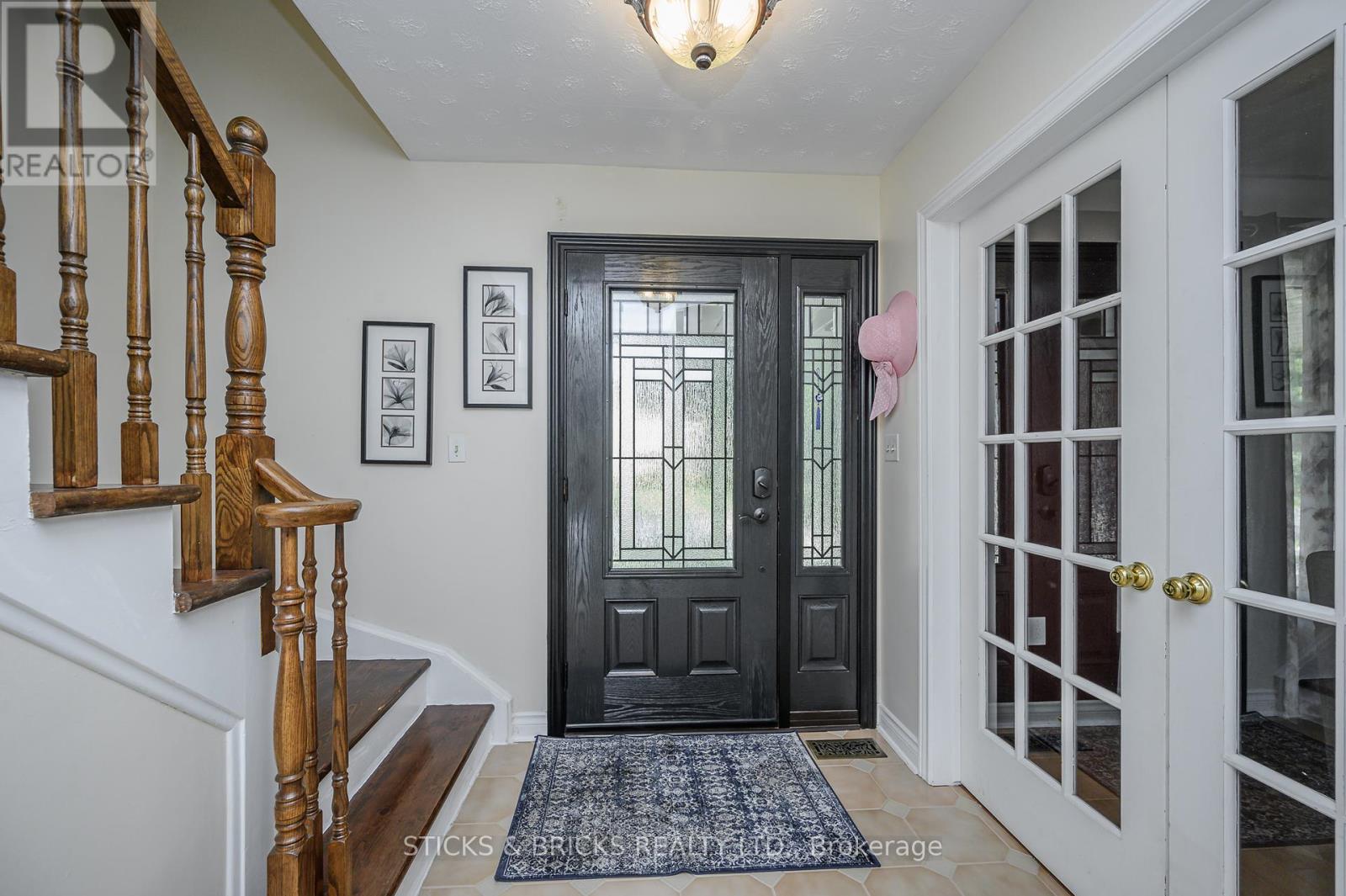 7102 Burbank Crescent, Niagara Falls, Ontario  L2J 4E7 - Photo 8 - X12458186