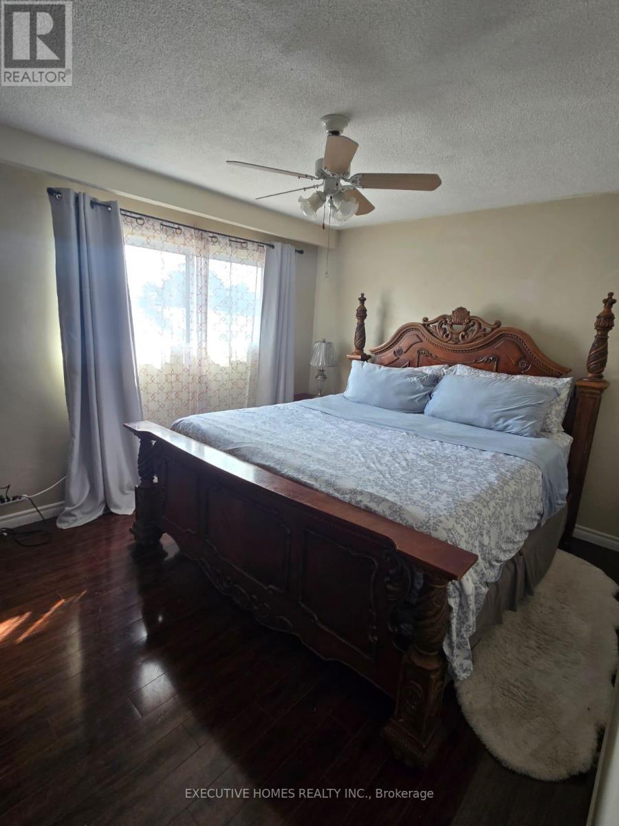 61 Collins Crescent, Brampton, Ontario  L6V 3N1 - Photo 24 - W12449623