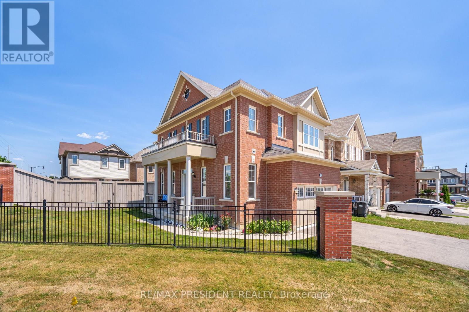581 Edenbrook Hill Drive, Brampton, Ontario  L7A 4T4 - Photo 3 - W12458154