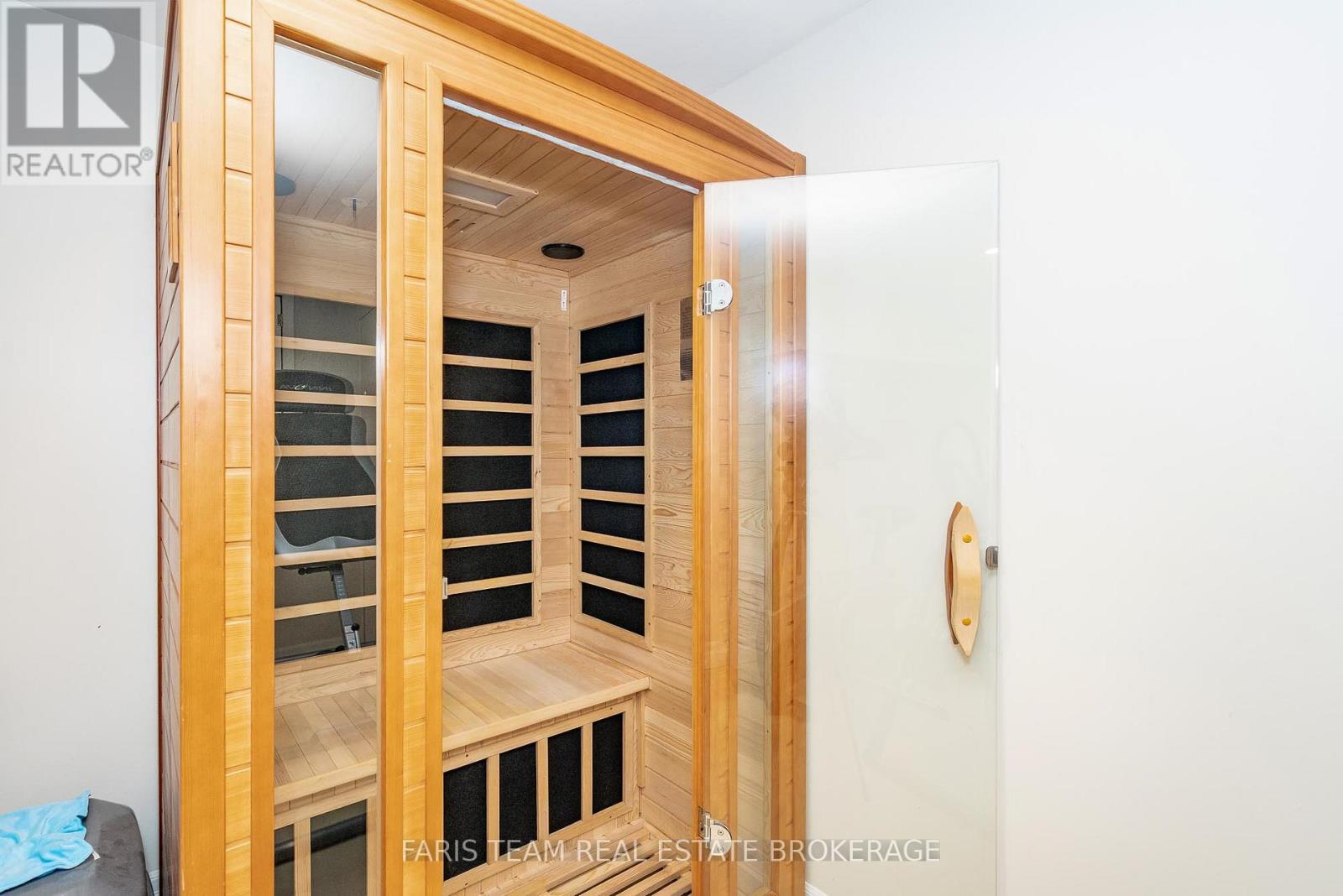 78 Mckibbon Drive, Meaford, Ontario  N4L 1C6 - Photo 33 - X12458141