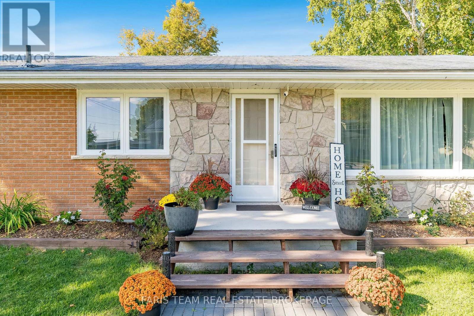 78 Mckibbon Drive, Meaford, Ontario  N4L 1C6 - Photo 6 - X12458141