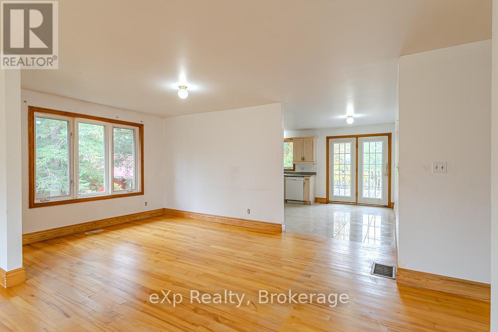 51 Parkside Avenue, South Bruce Peninsula, Ontario  N0H 2T0 - Photo 10 - X12458178