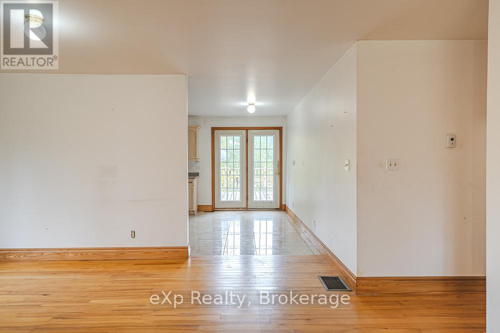 51 Parkside Avenue, South Bruce Peninsula, Ontario  N0H 2T0 - Photo 11 - X12458178