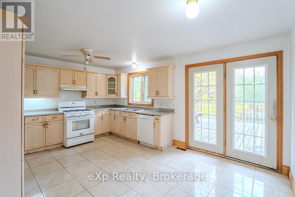 51 Parkside Avenue, South Bruce Peninsula, Ontario  N0H 2T0 - Photo 12 - X12458178