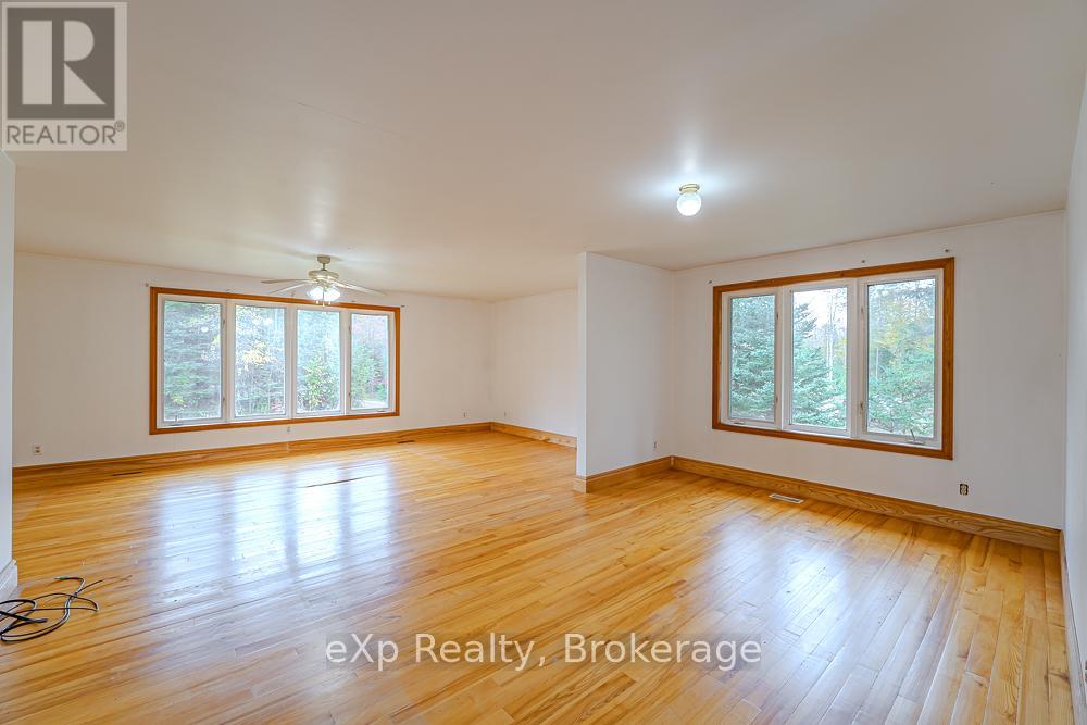 51 Parkside Avenue, South Bruce Peninsula, Ontario  N0H 2T0 - Photo 14 - X12458178