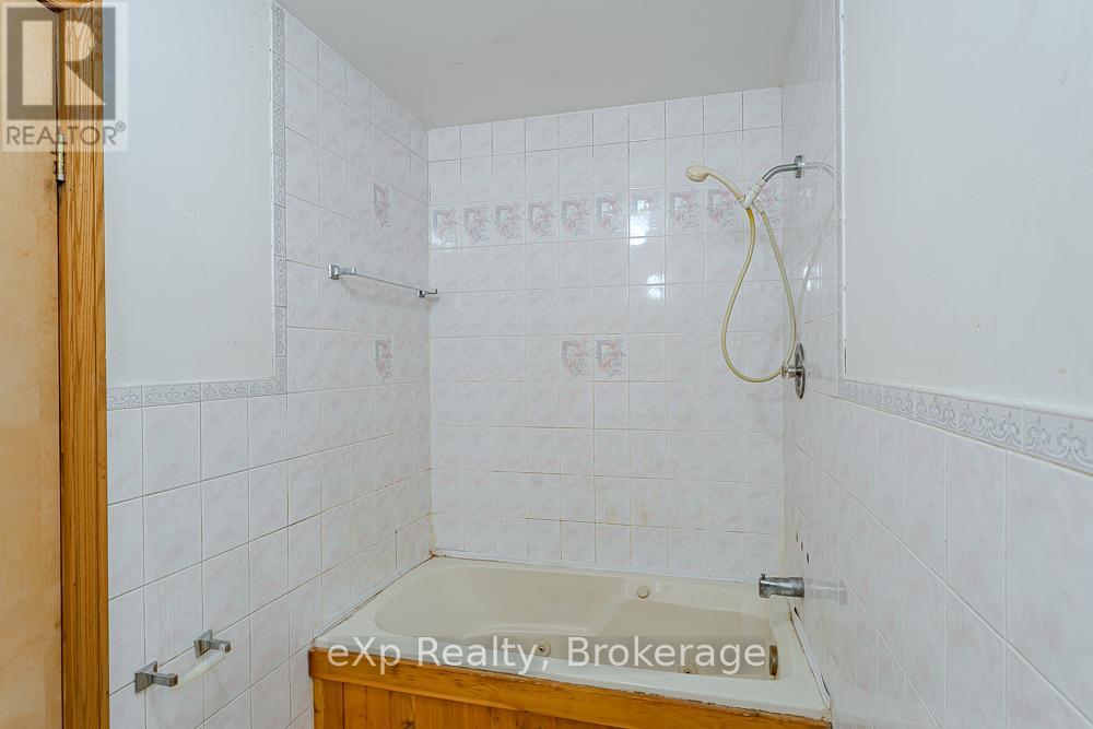 51 Parkside Avenue, South Bruce Peninsula, Ontario  N0H 2T0 - Photo 17 - X12458178