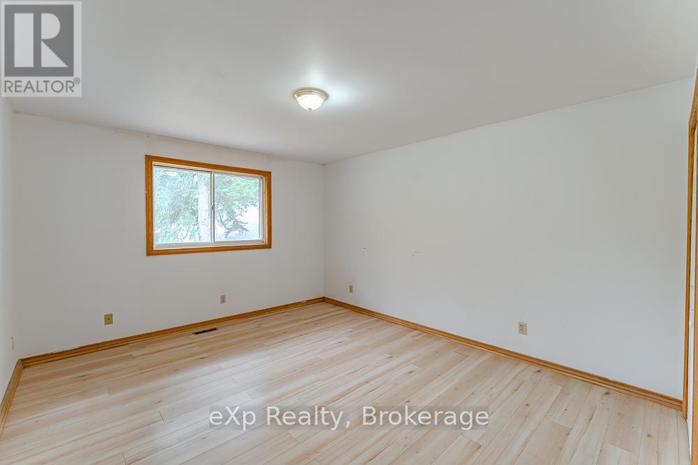 51 Parkside Avenue, South Bruce Peninsula, Ontario  N0H 2T0 - Photo 20 - X12458178