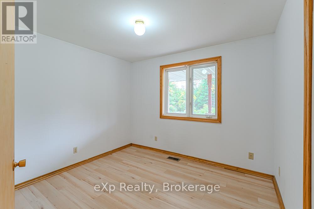 51 Parkside Avenue, South Bruce Peninsula, Ontario  N0H 2T0 - Photo 21 - X12458178