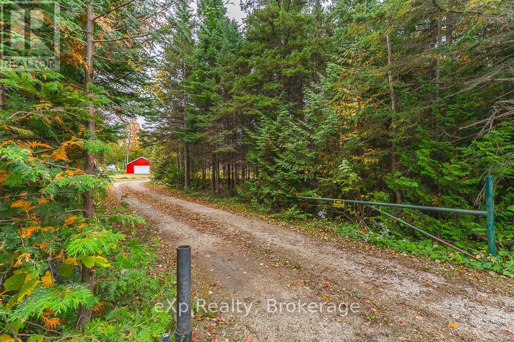 51 Parkside Avenue, South Bruce Peninsula, Ontario  N0H 2T0 - Photo 45 - X12458178