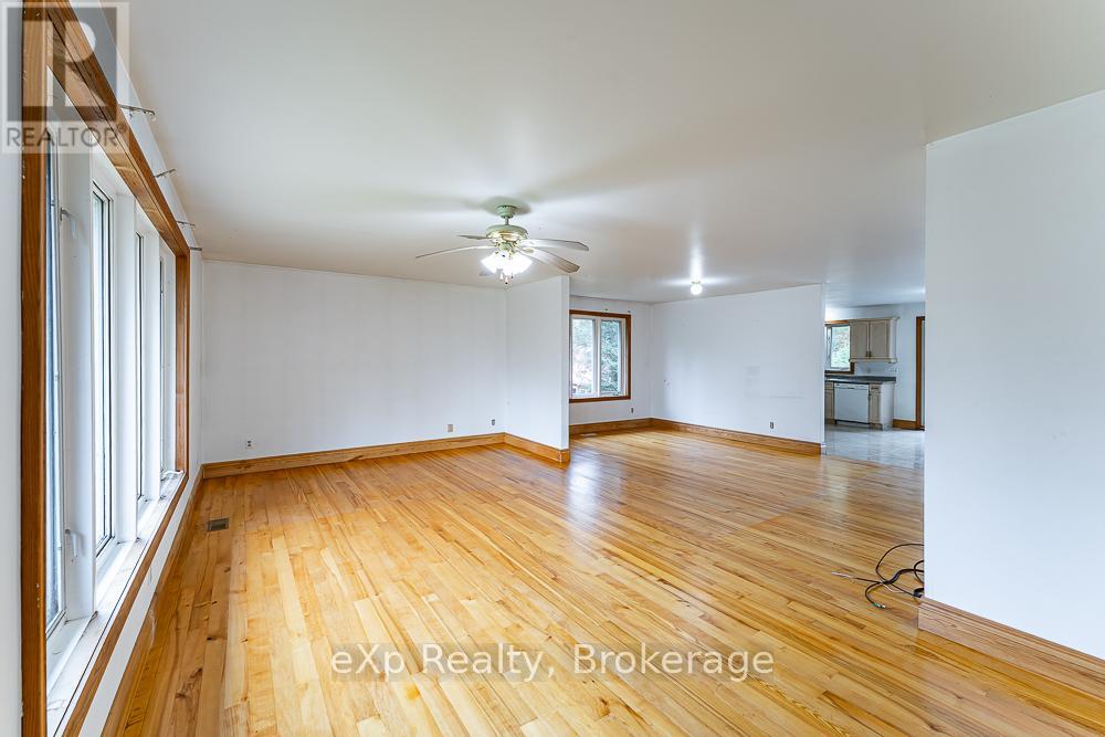 51 Parkside Avenue, South Bruce Peninsula, Ontario  N0H 2T0 - Photo 8 - X12458178