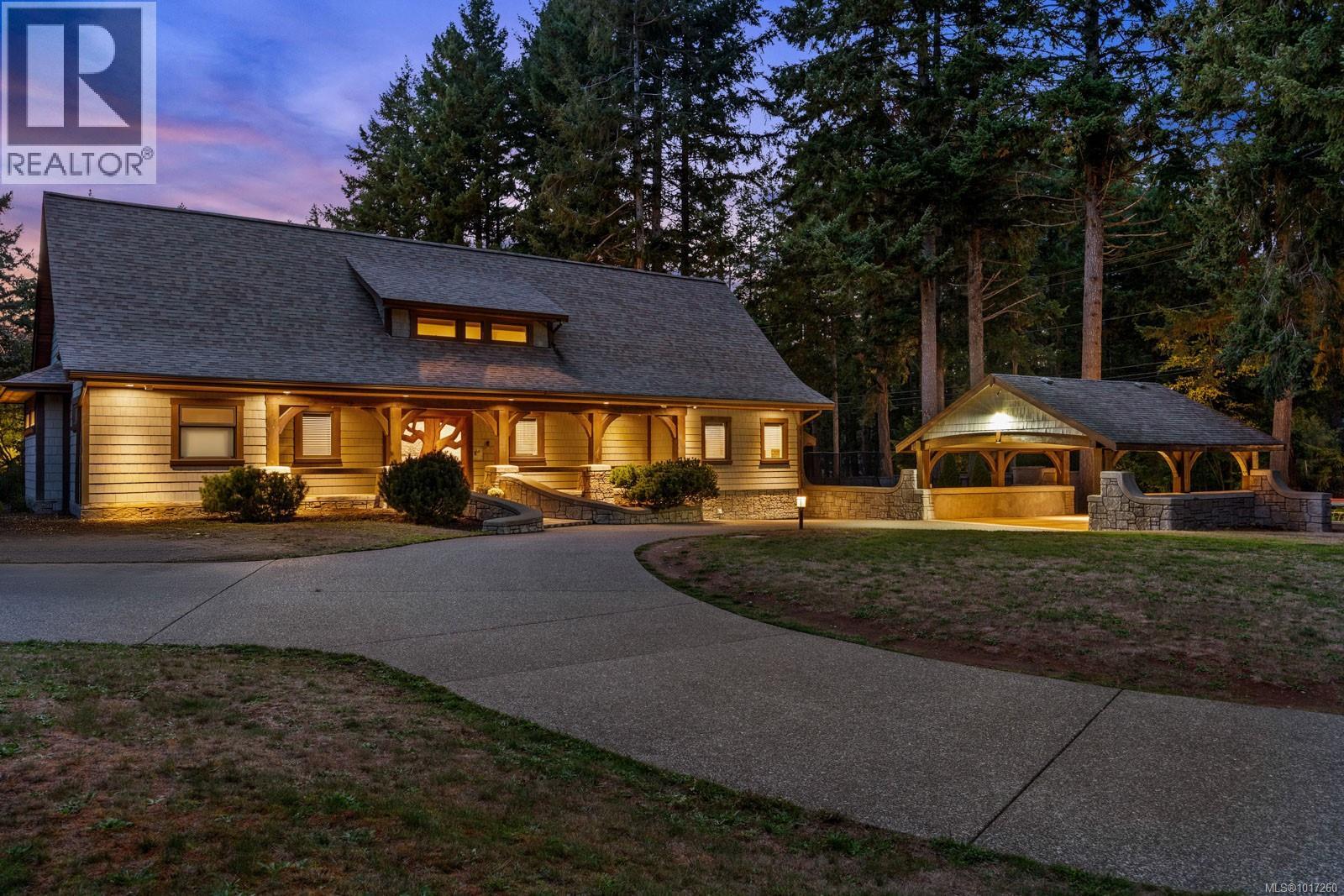 205 Mulholland Dr, Comox, British Columbia
