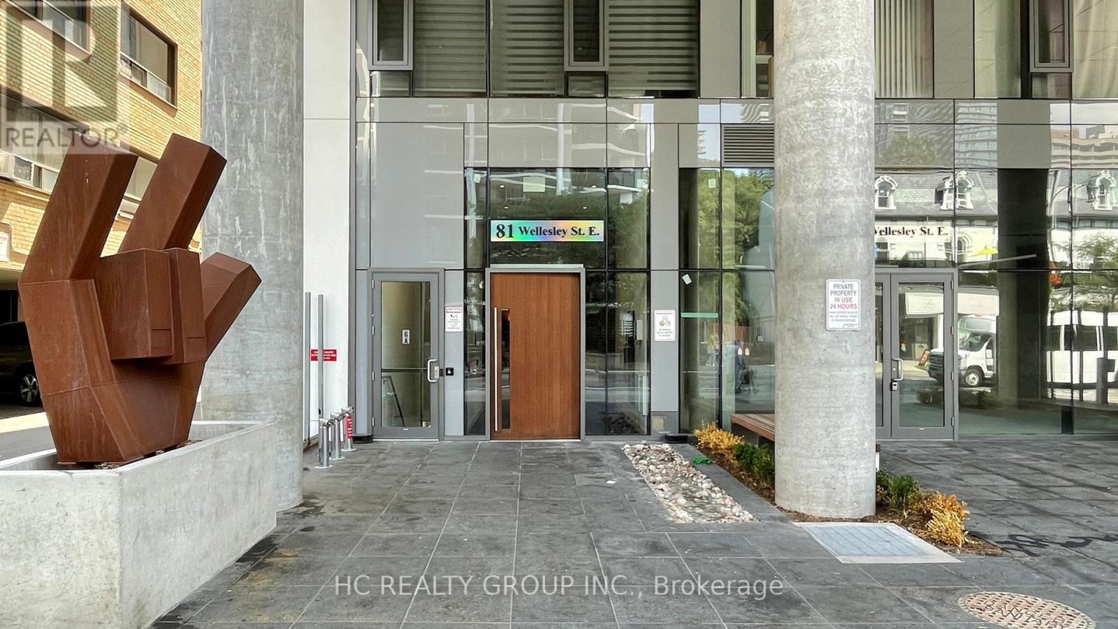 1605 - 81 Wellesley Street E, Toronto, Ontario  M4Y 1H8 - Photo 2 - C12458160