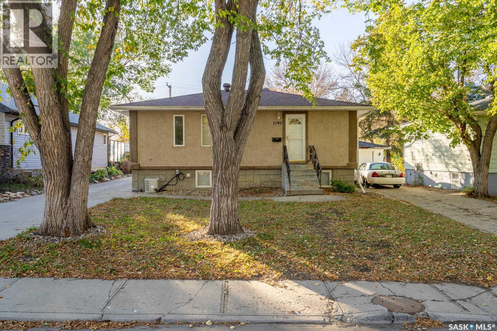 1742 Arthur Street, Regina, Saskatchewan  S4T 4W3 - Photo 1 - SK020678