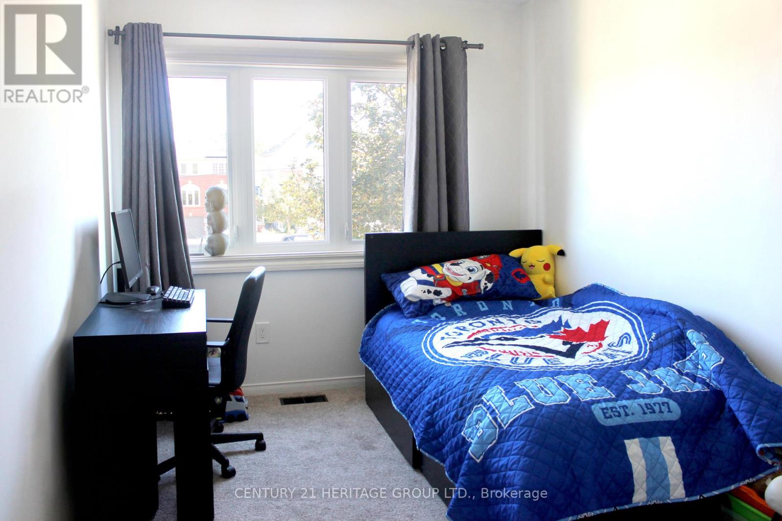 250 Ferndale Drive S, Barrie, Ontario  L4N 8J9 - Photo 18 - S12451317