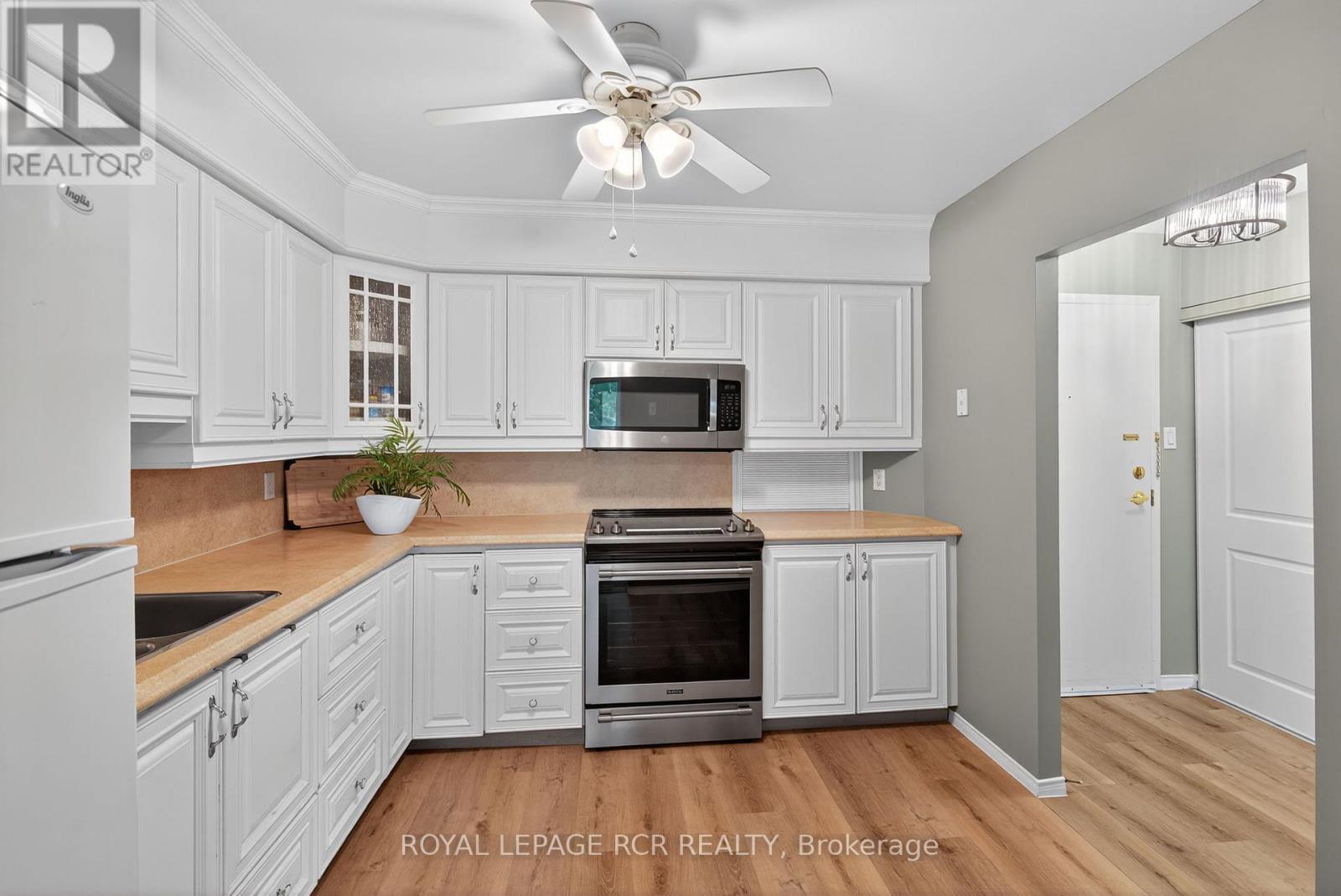 311 - 111 Grew Boulevard, Georgina, Ontario  L0E 1L0 - Photo 12 - N12458204