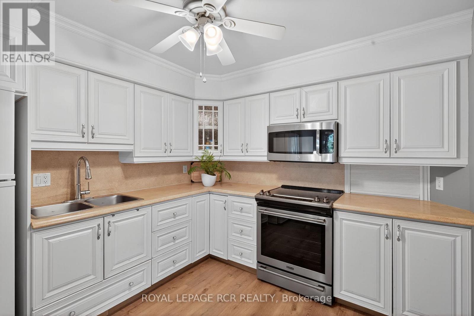 311 - 111 Grew Boulevard, Georgina, Ontario  L0E 1L0 - Photo 13 - N12458204