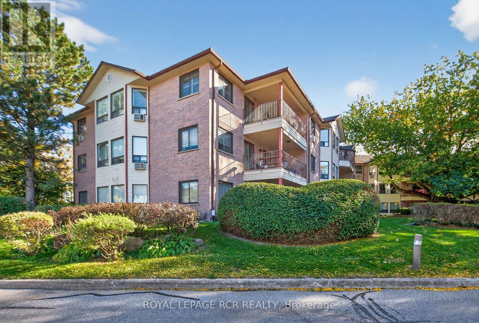 311 - 111 Grew Boulevard, Georgina, Ontario  L0E 1L0 - Photo 2 - N12458204