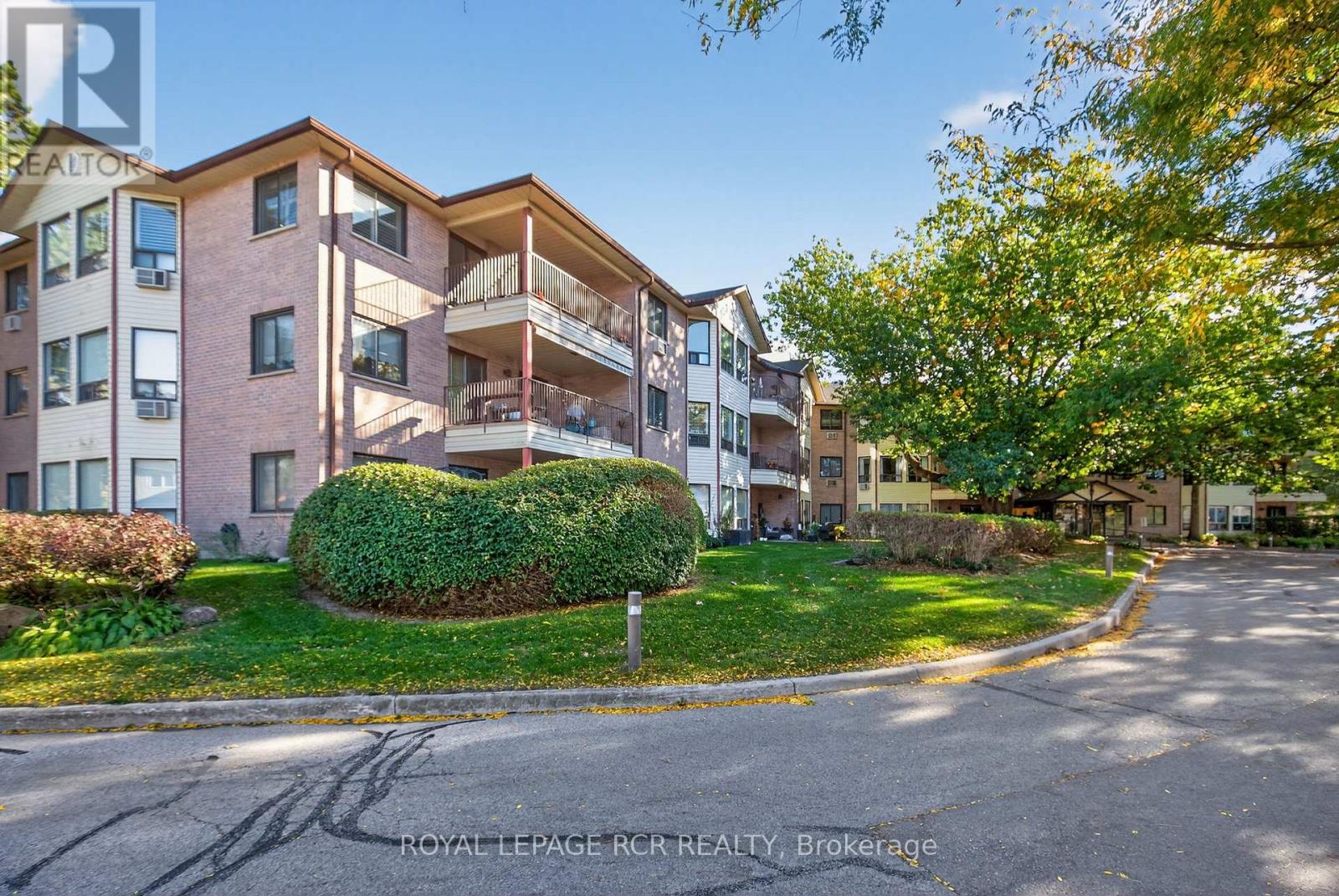 311 - 111 Grew Boulevard, Georgina, Ontario  L0E 1L0 - Photo 3 - N12458204