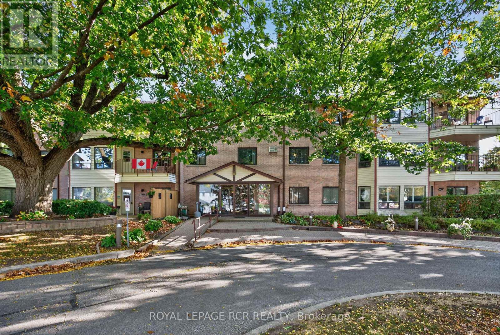 311 - 111 Grew Boulevard, Georgina, Ontario  L0E 1L0 - Photo 4 - N12458204