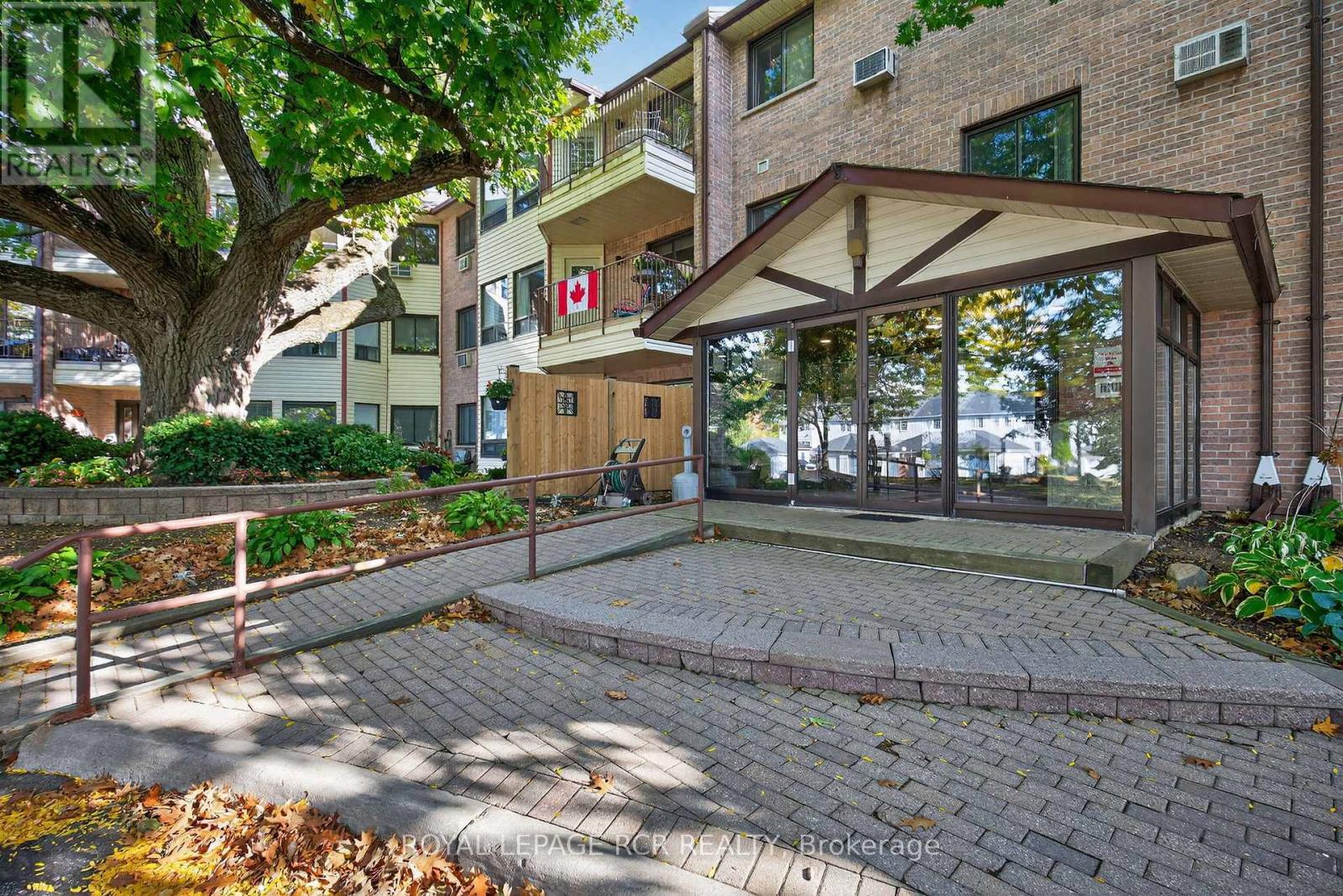 311 - 111 Grew Boulevard, Georgina, Ontario  L0E 1L0 - Photo 6 - N12458204
