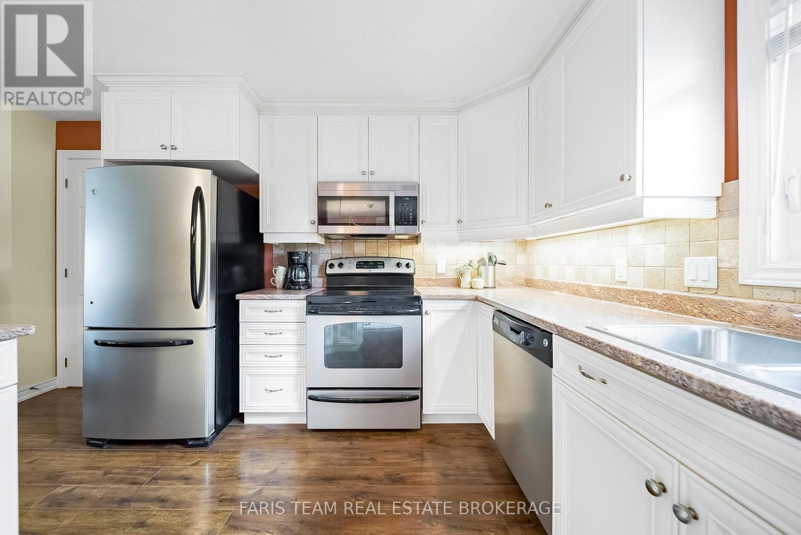 1 Bay Moorings Boulevard, Penetanguishene, Ontario  L9M 1E7 - Photo 12 - S12458194