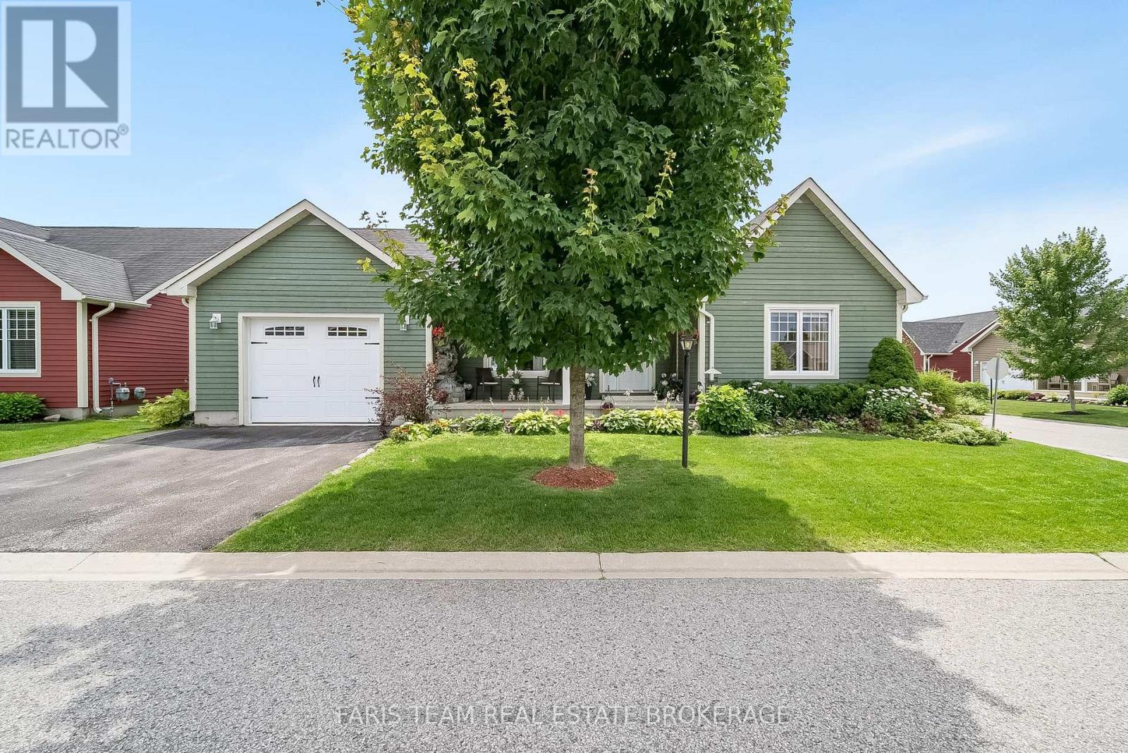 1 Bay Moorings Boulevard, Penetanguishene, Ontario  L9M 1E7 - Photo 3 - S12458194