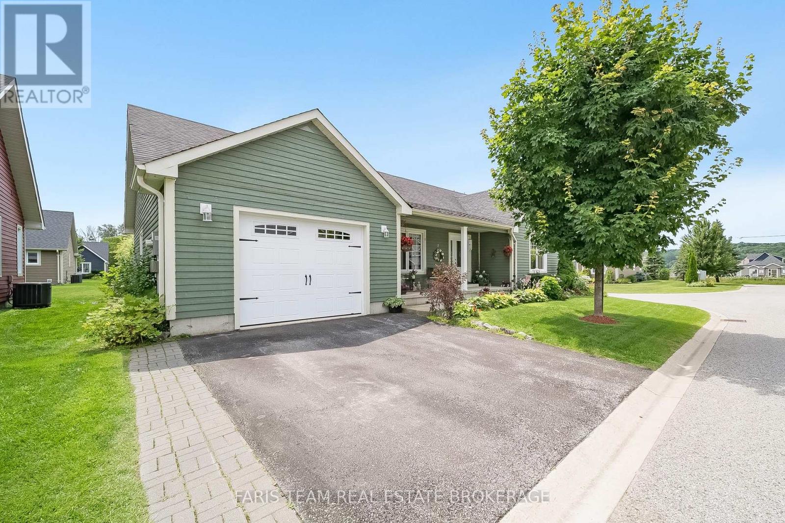 1 Bay Moorings Boulevard, Penetanguishene, Ontario  L9M 1E7 - Photo 4 - S12458194