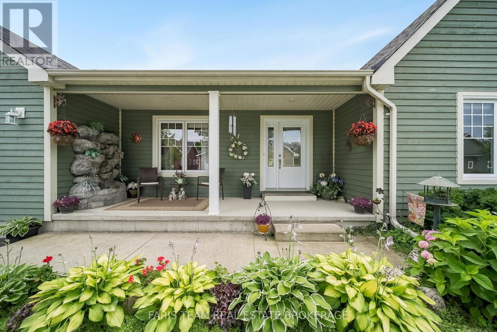 1 Bay Moorings Boulevard, Penetanguishene, Ontario  L9M 1E7 - Photo 5 - S12458194