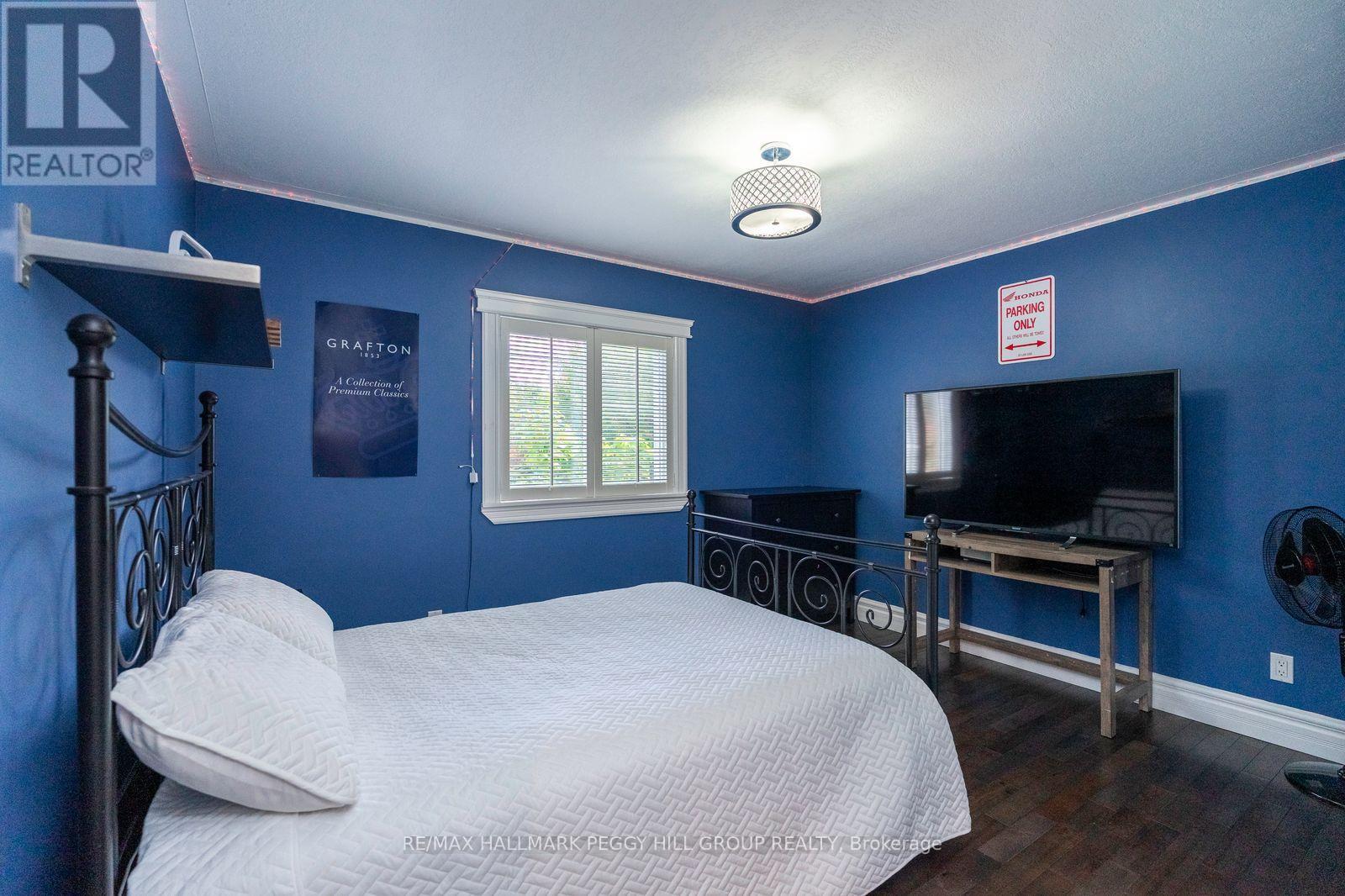 127 Goldfinch Crescent, Tiny, Ontario  L0L 2J0 - Photo 12 - S12458201