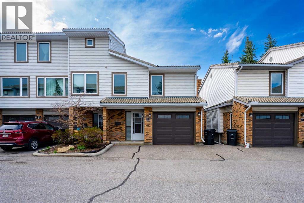 215 Coachway Lane Sw, Calgary, Alberta  T3H 2V9 - Photo 2 - A2262406