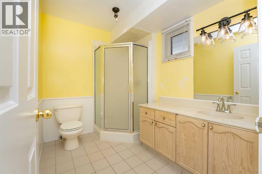 215 Coachway Lane Sw, Calgary, Alberta  T3H 2V9 - Photo 27 - A2262406