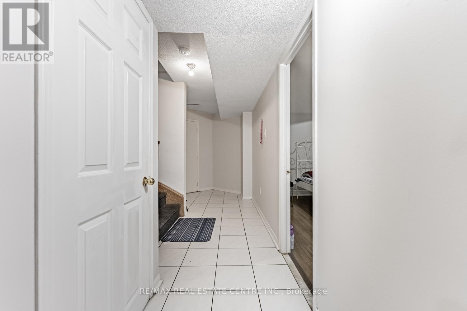 8 Mannel Crescent, Brampton, Ontario  L6Y 5E1 - Photo 39 - W12458168