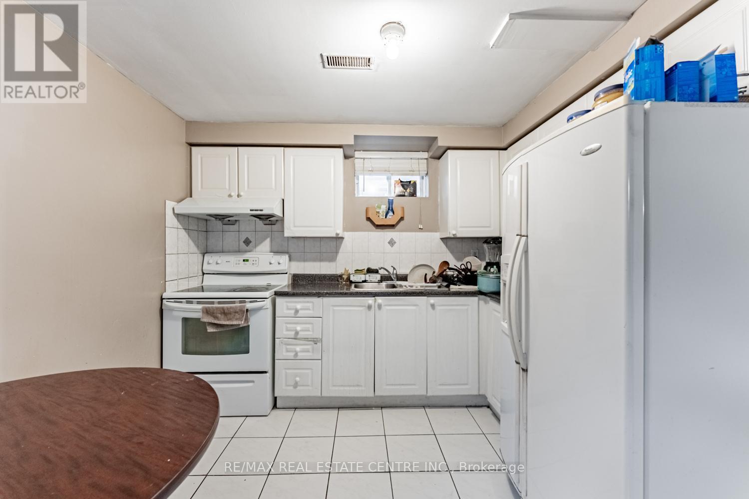 8 Mannel Crescent, Brampton, Ontario  L6Y 5E1 - Photo 41 - W12458168
