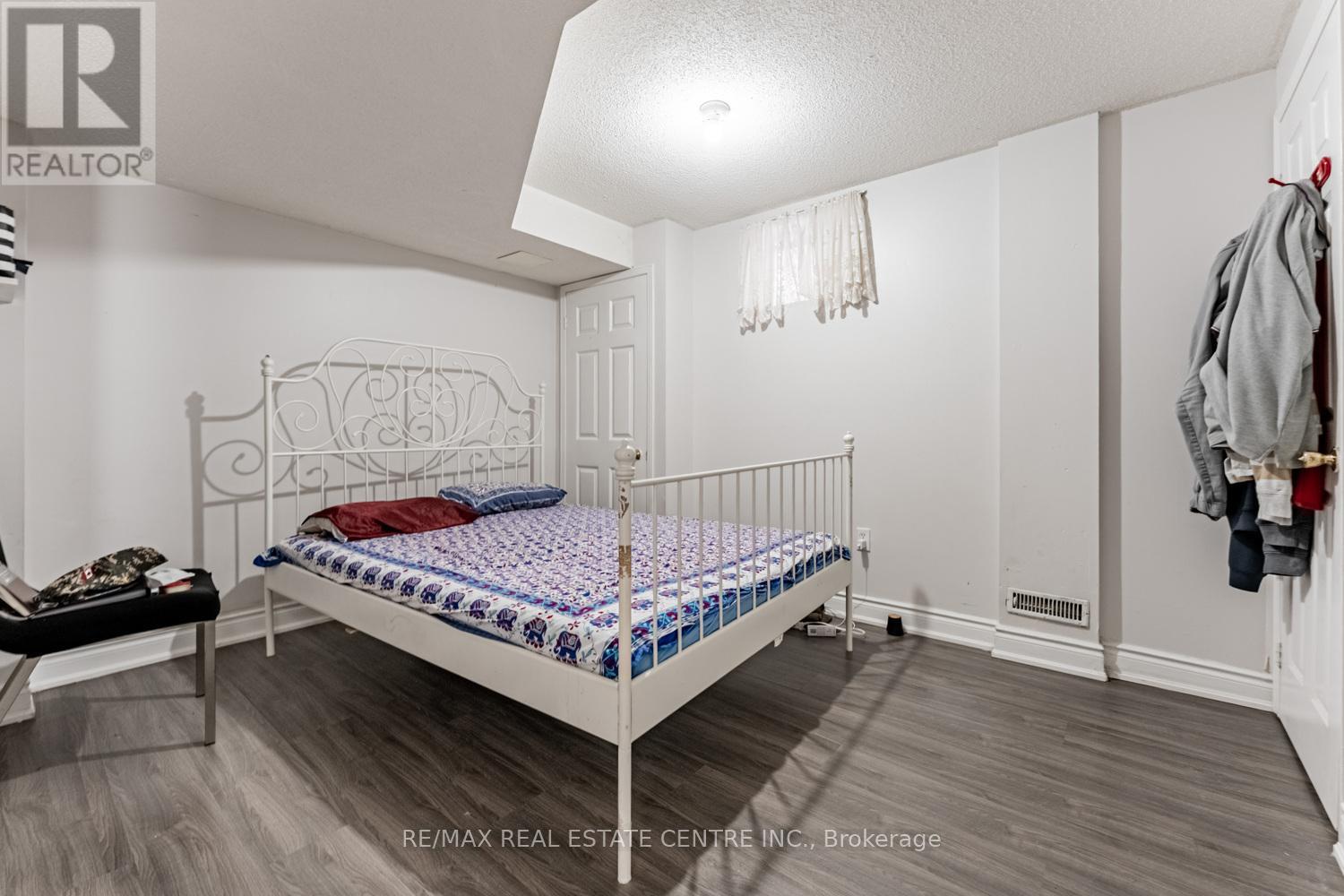 8 Mannel Crescent, Brampton, Ontario  L6Y 5E1 - Photo 43 - W12458168