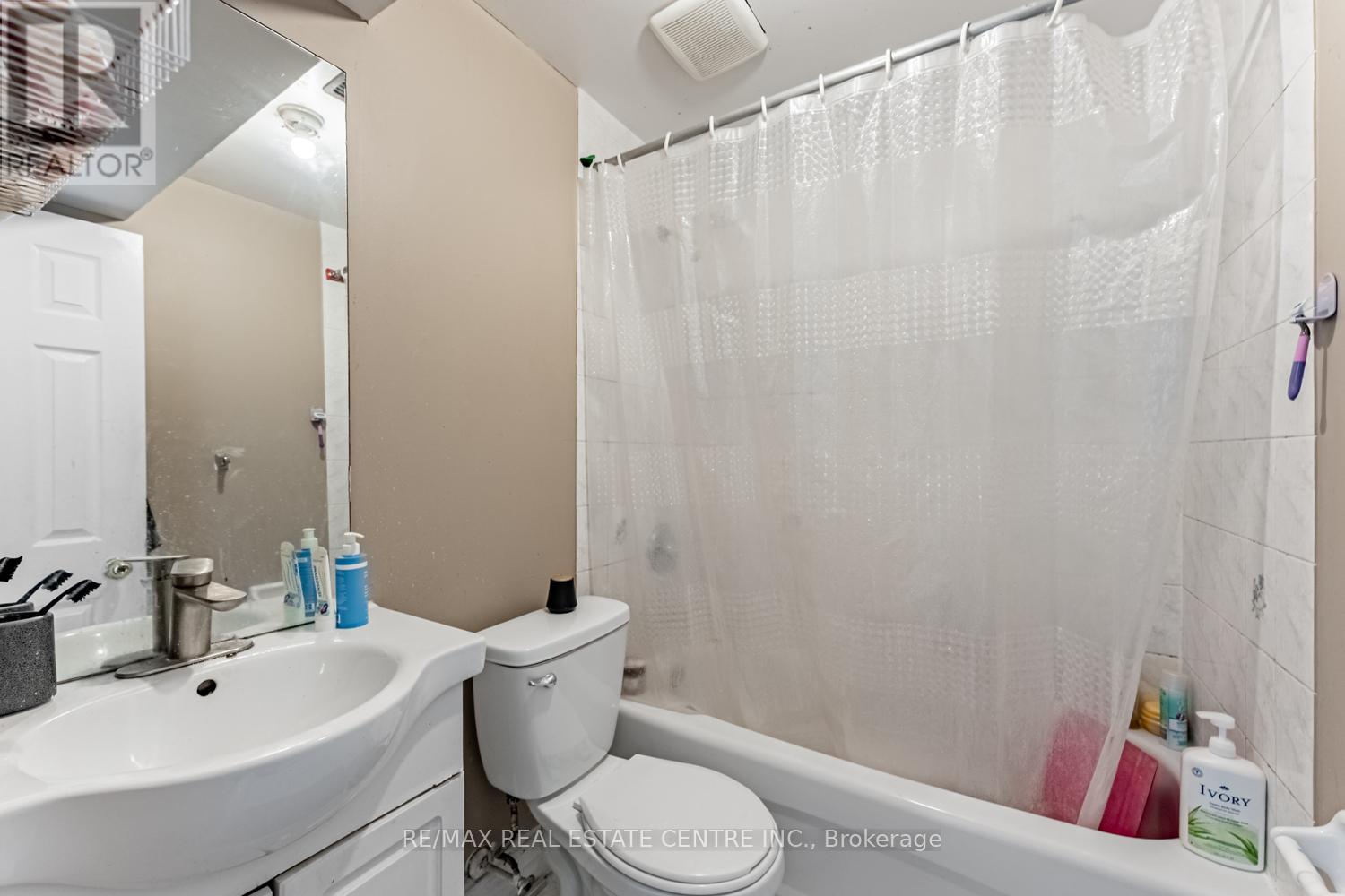 8 Mannel Crescent, Brampton, Ontario  L6Y 5E1 - Photo 44 - W12458168