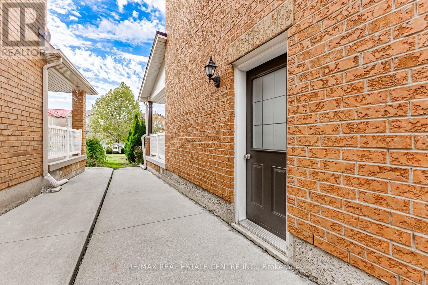 8 Mannel Crescent, Brampton, Ontario  L6Y 5E1 - Photo 49 - W12458168